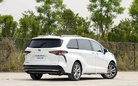 Toyota Sienna, 2022 год, 4 050 000 рублей, 4 фотография