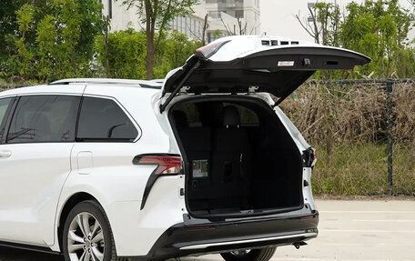 Toyota Sienna, 2022 год, 4 050 000 рублей, 9 фотография