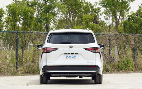 Toyota Sienna, 2022 год, 4 050 000 рублей, 5 фотография