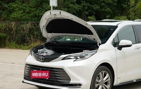 Toyota Sienna, 2022 год, 4 050 000 рублей, 8 фотография