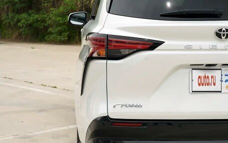 Toyota Sienna, 2022 год, 4 050 000 рублей, 12 фотография