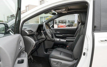 Toyota Sienna, 2022 год, 4 050 000 рублей, 33 фотография