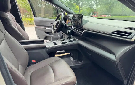 Toyota Sienna, 2022 год, 3 510 000 рублей, 8 фотография