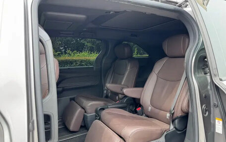 Toyota Sienna, 2022 год, 3 510 000 рублей, 7 фотография