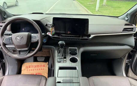 Toyota Sienna, 2022 год, 3 510 000 рублей, 9 фотография