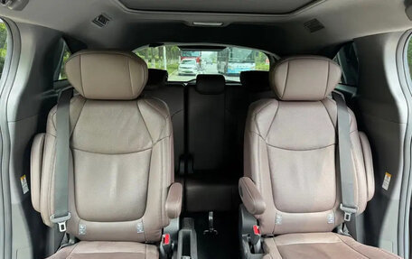 Toyota Sienna, 2022 год, 3 510 000 рублей, 10 фотография