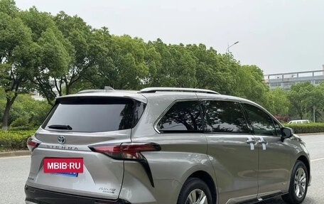 Toyota Sienna, 2022 год, 3 510 000 рублей, 5 фотография
