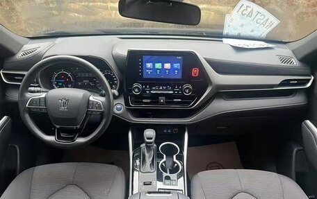 Toyota Highlander, 2022 год, 3 390 000 рублей, 6 фотография