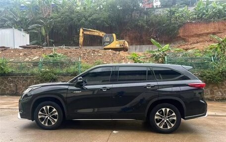 Toyota Highlander, 2022 год, 3 390 000 рублей, 5 фотография