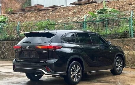 Toyota Highlander, 2022 год, 3 390 000 рублей, 4 фотография