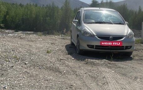 Honda Fit III, 2002 год, 300 000 рублей, 2 фотография