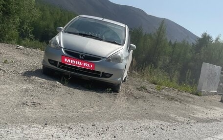 Honda Fit III, 2002 год, 300 000 рублей, 3 фотография