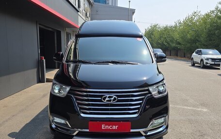 Hyundai Grand Starex Grand Starex I рестайлинг 2, 2020 год, 2 170 000 рублей, 2 фотография