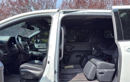 Toyota Sienna, 2022 год, 3 310 000 рублей, 9 фотография
