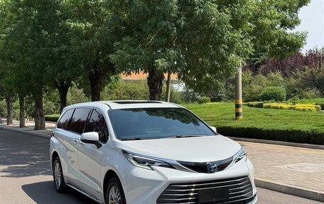 Toyota Sienna, 2022 год, 3 310 000 рублей, 3 фотография
