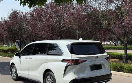 Toyota Sienna, 2022 год, 3 310 000 рублей, 4 фотография