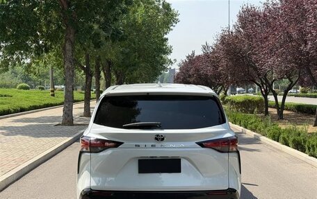 Toyota Sienna, 2022 год, 3 310 000 рублей, 5 фотография