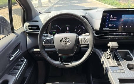 Toyota Sienna, 2022 год, 3 310 000 рублей, 12 фотография