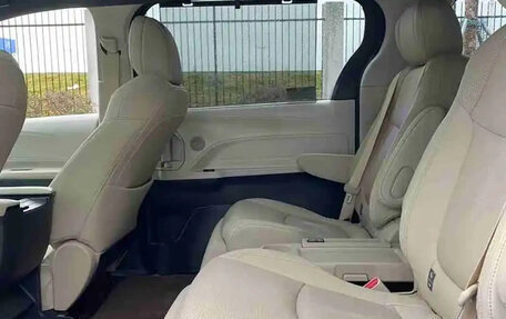 Toyota Sienna, 2022 год, 3 350 000 рублей, 8 фотография