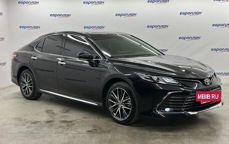 Toyota Camry, 2023 год, 3 930 000 рублей, 2 фотография