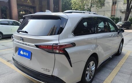 Toyota Sienna, 2022 год, 3 700 000 рублей, 3 фотография