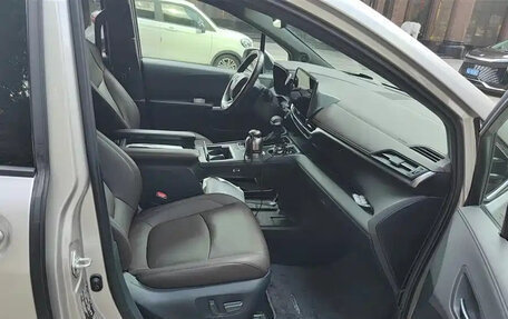 Toyota Sienna, 2022 год, 3 700 000 рублей, 7 фотография