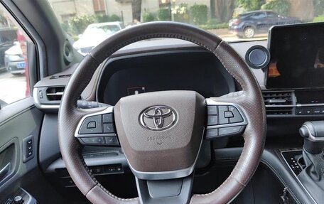 Toyota Sienna, 2022 год, 3 700 000 рублей, 13 фотография