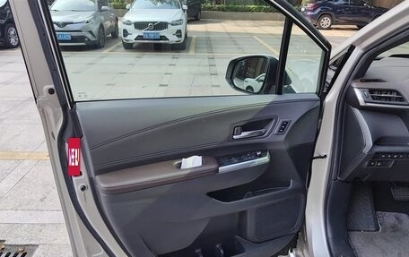 Toyota Sienna, 2022 год, 3 700 000 рублей, 6 фотография