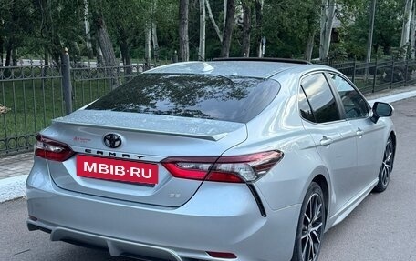 Toyota Camry, 2021 год, 2 550 000 рублей, 4 фотография