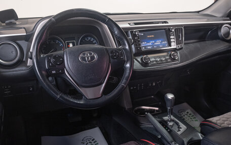 Toyota RAV4, 2017 год, 2 899 000 рублей, 10 фотография