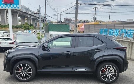 Toyota Yaris Cross, 2022 год, 1 490 000 рублей, 3 фотография