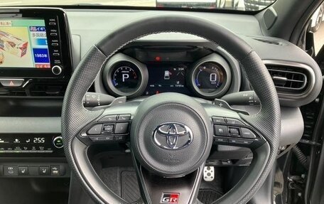 Toyota Yaris Cross, 2022 год, 1 490 000 рублей, 18 фотография