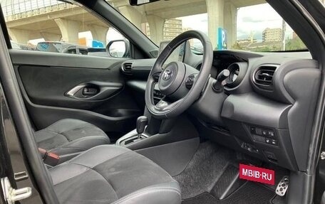 Toyota Yaris Cross, 2022 год, 1 490 000 рублей, 14 фотография