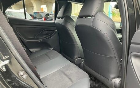 Toyota Yaris Cross, 2022 год, 1 490 000 рублей, 21 фотография