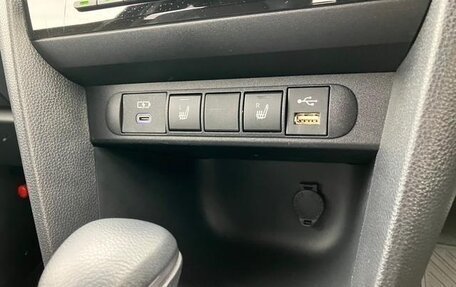 Toyota Yaris Cross, 2022 год, 1 490 000 рублей, 26 фотография