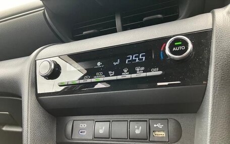 Toyota Yaris Cross, 2022 год, 1 490 000 рублей, 30 фотография