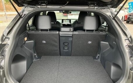 Toyota Yaris Cross, 2022 год, 1 490 000 рублей, 23 фотография
