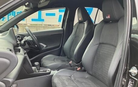Toyota Yaris Cross, 2022 год, 1 490 000 рублей, 17 фотография