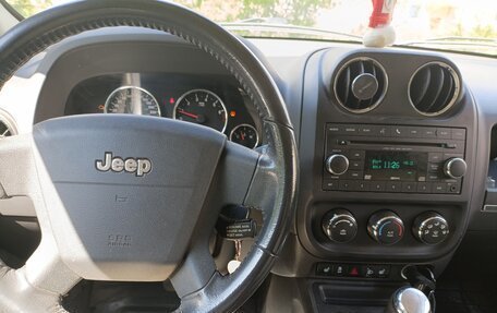 Jeep Liberty (Patriot), 2010 год, 985 000 рублей, 23 фотография