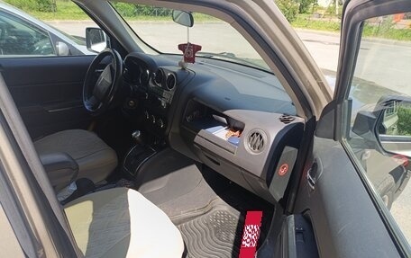 Jeep Liberty (Patriot), 2010 год, 985 000 рублей, 13 фотография