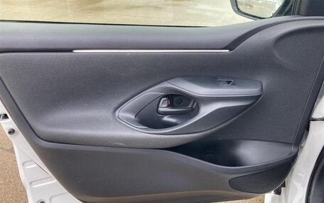 Toyota Yaris, 2021 год, 1 100 333 рублей, 23 фотография