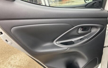 Toyota Yaris, 2021 год, 1 100 333 рублей, 20 фотография