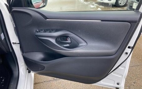 Toyota Yaris, 2021 год, 1 100 333 рублей, 22 фотография