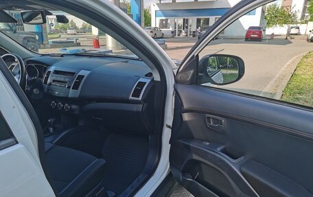Mitsubishi Outlander III рестайлинг 3, 2011 год, 1 040 000 рублей, 7 фотография