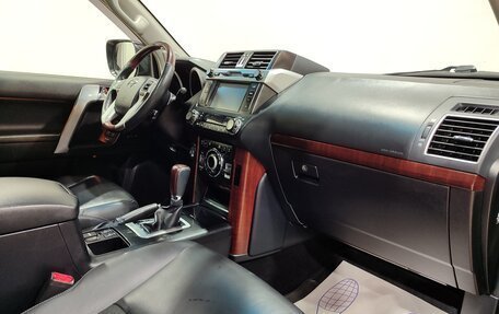 Toyota Land Cruiser Prado 150 рестайлинг 2, 2016 год, 3 900 000 рублей, 14 фотография