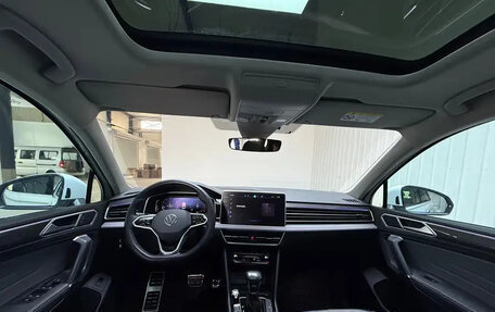 Volkswagen Tiguan II, 2021 год, 2 275 000 рублей, 7 фотография