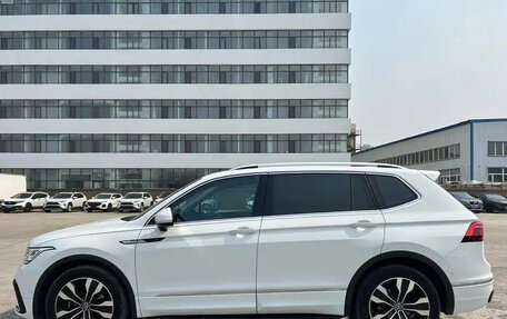Volkswagen Tiguan II, 2021 год, 2 275 000 рублей, 5 фотография