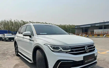 Volkswagen Tiguan II, 2021 год, 2 275 000 рублей, 2 фотография