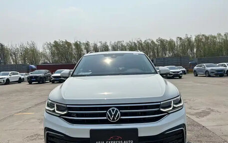 Volkswagen Tiguan II, 2021 год, 2 275 000 рублей, 3 фотография