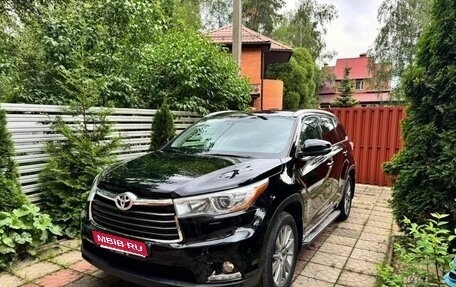 Toyota Highlander III, 2014 год, 2 925 000 рублей, 1 фотография